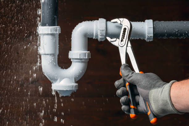 Professional Leak Detection technician working in Leawood, KS